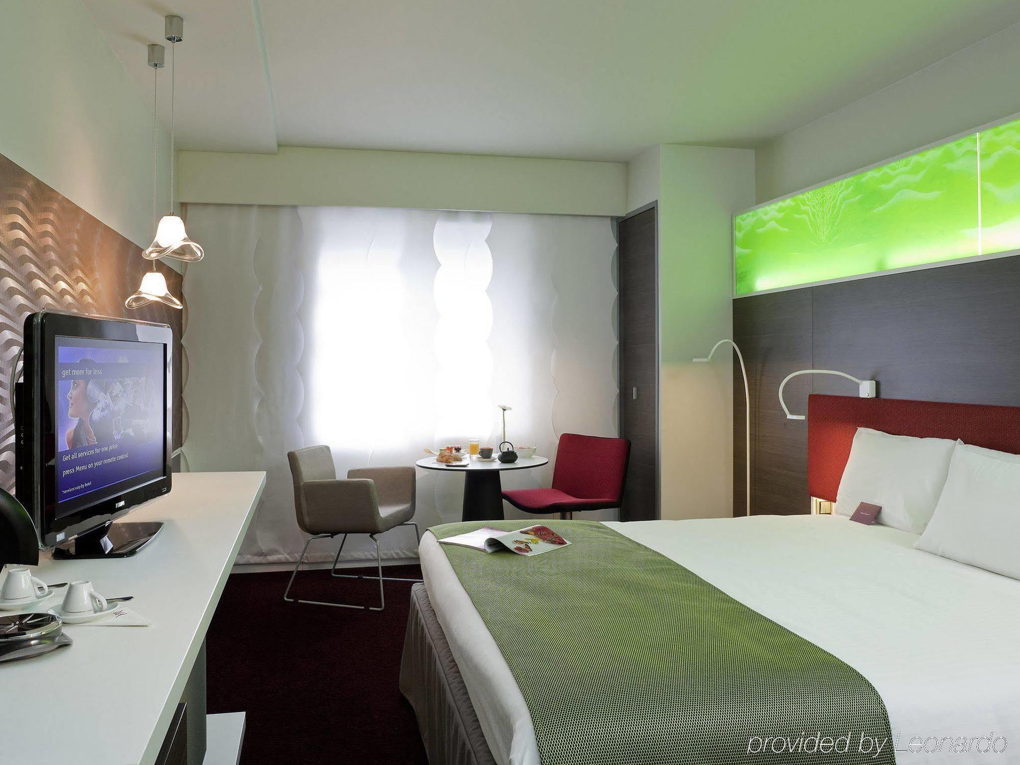 Mercure Paris La Defense Grande Arche Nanterre Exterior photo