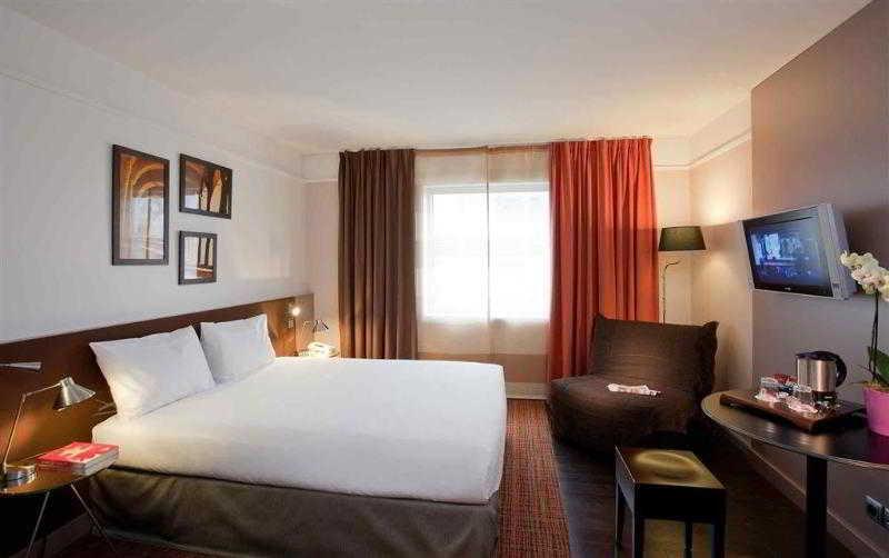 Mercure Paris La Defense Grande Arche Nanterre Exterior photo