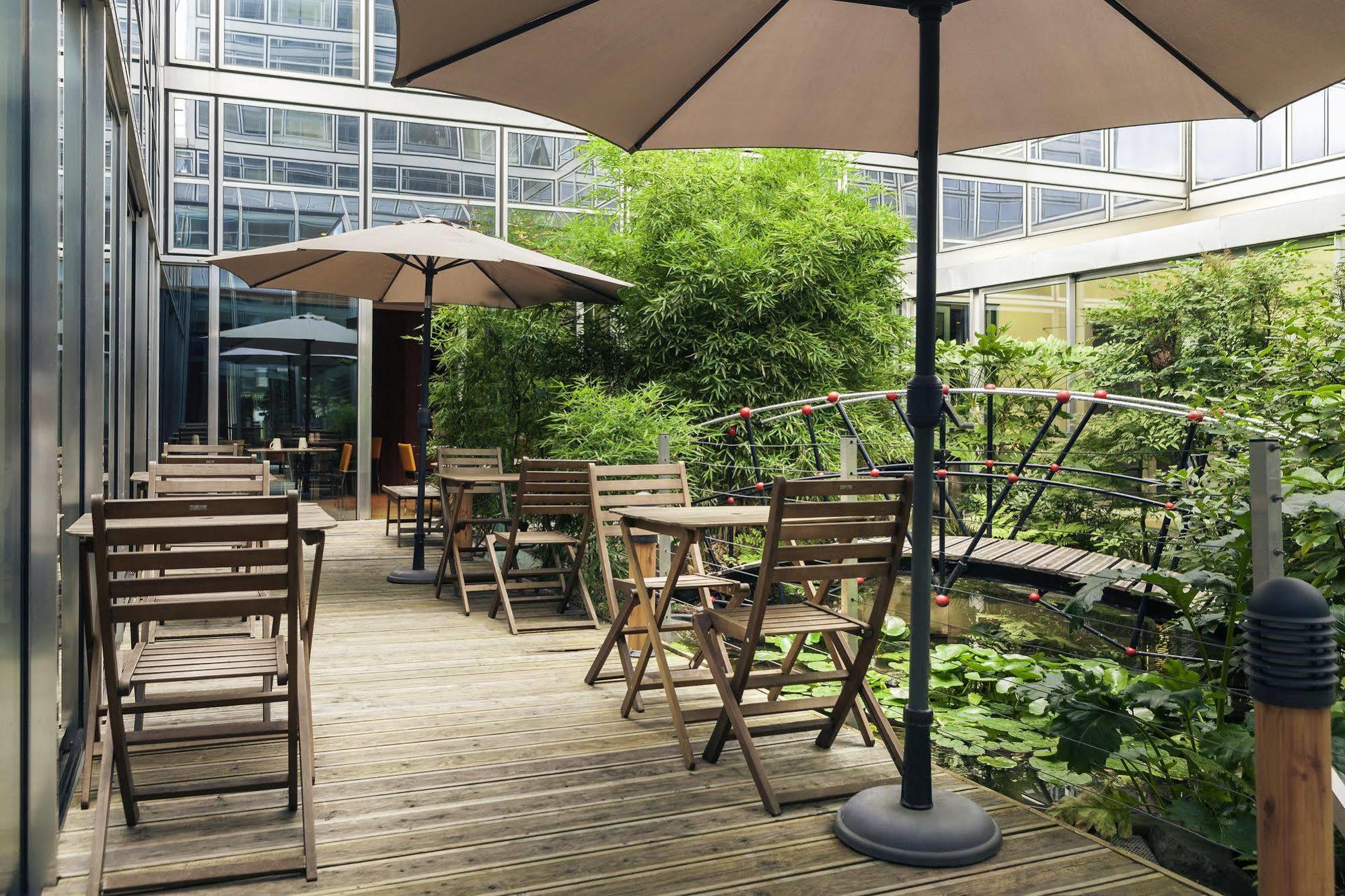Mercure Paris La Defense Grande Arche Nanterre Exterior photo