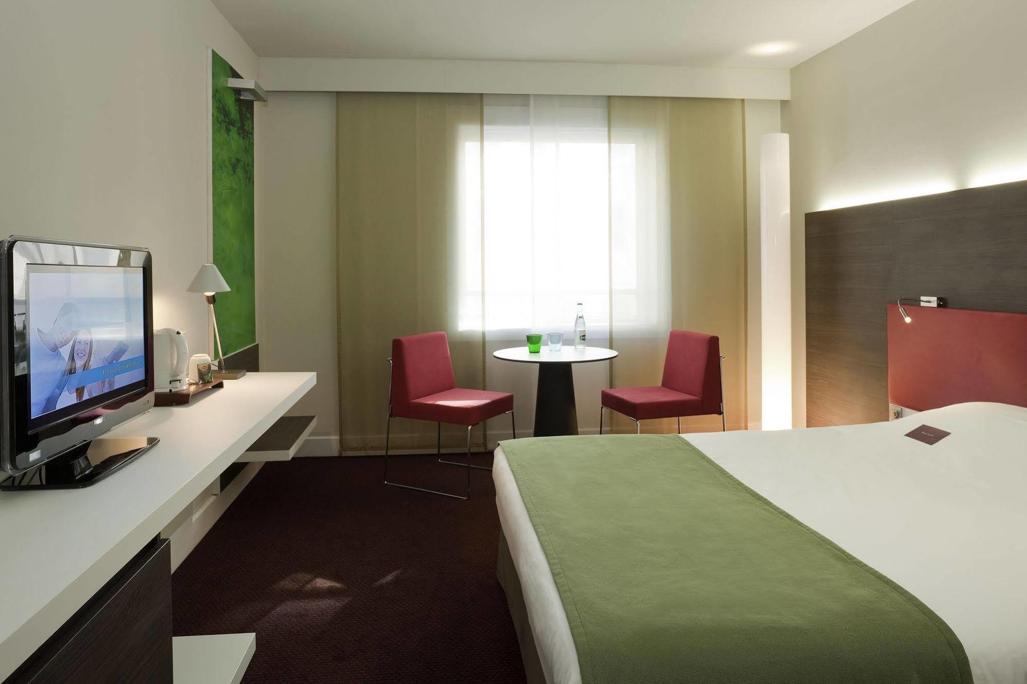 Mercure Paris La Defense Grande Arche Nanterre Exterior photo