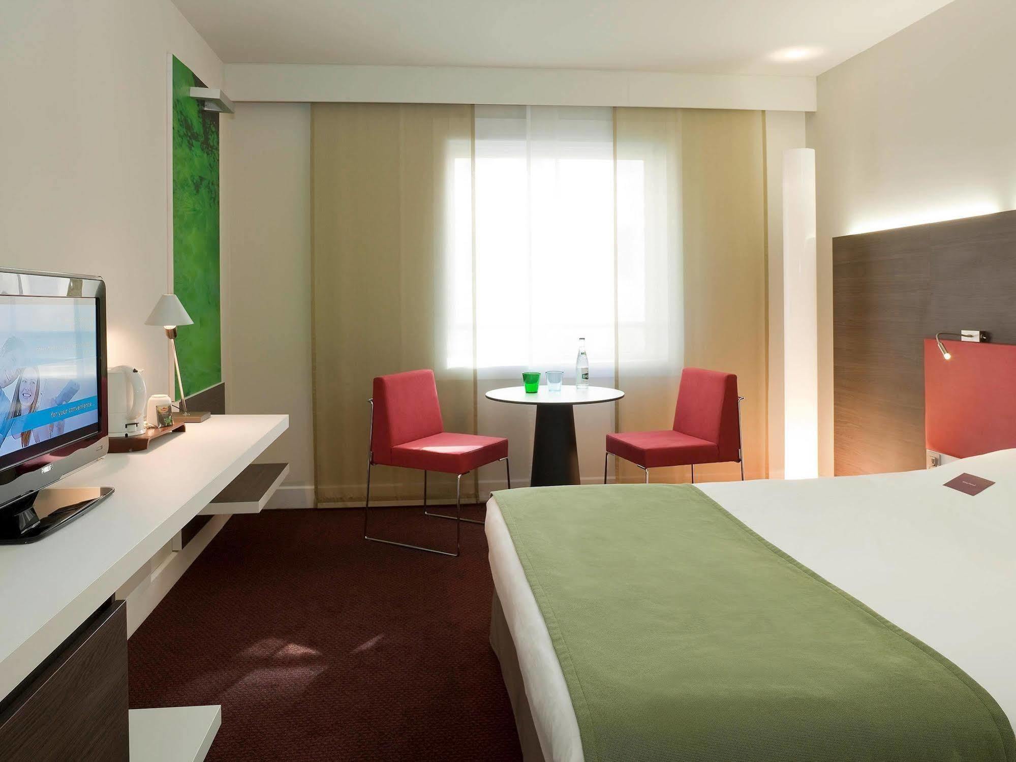 Mercure Paris La Defense Grande Arche Nanterre Exterior photo